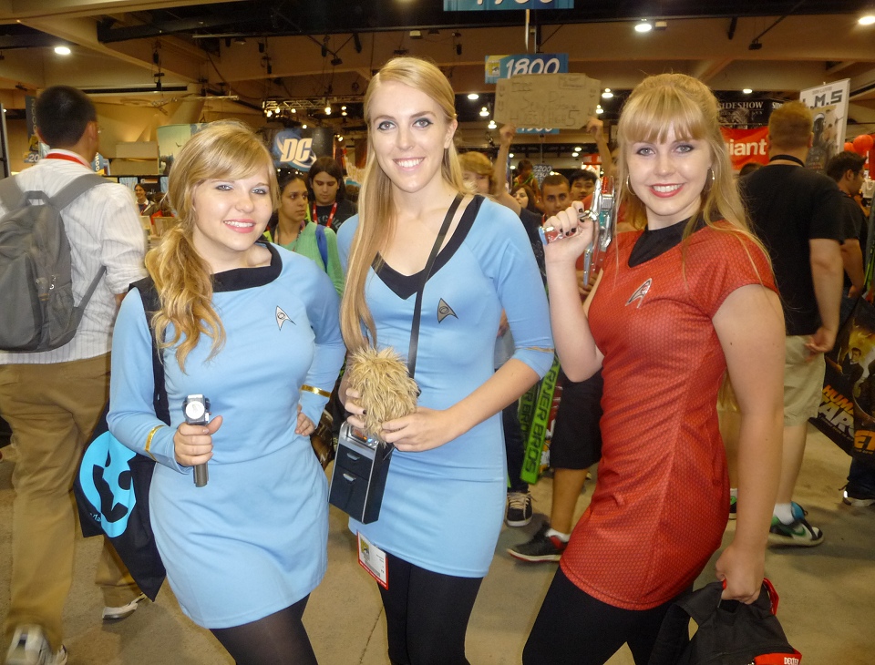 Daily Pic # 882, More Trek Girls at Comic Con