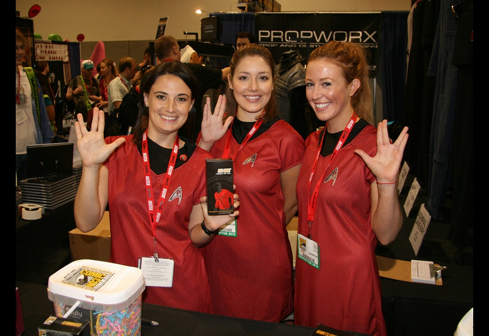 Daily Pic # 883, Even more Trek Girls at Comic Con